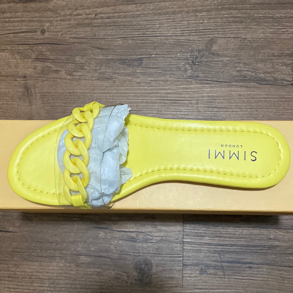 Summer yellow women flats, size 7, brand new never worn, looking for a new home!
